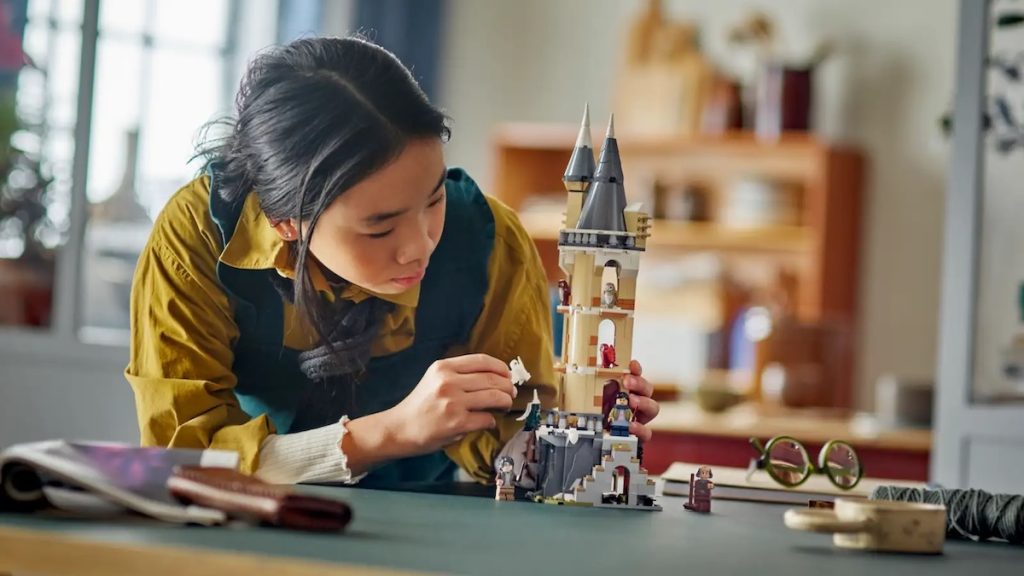 LEGO Harry Potter 76430 Hogwarts Castle Owlery lifestyle featured 1024x576
