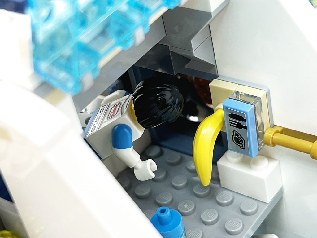 LEGO CITY 60349 Lunar Space Station review 5 1024x768