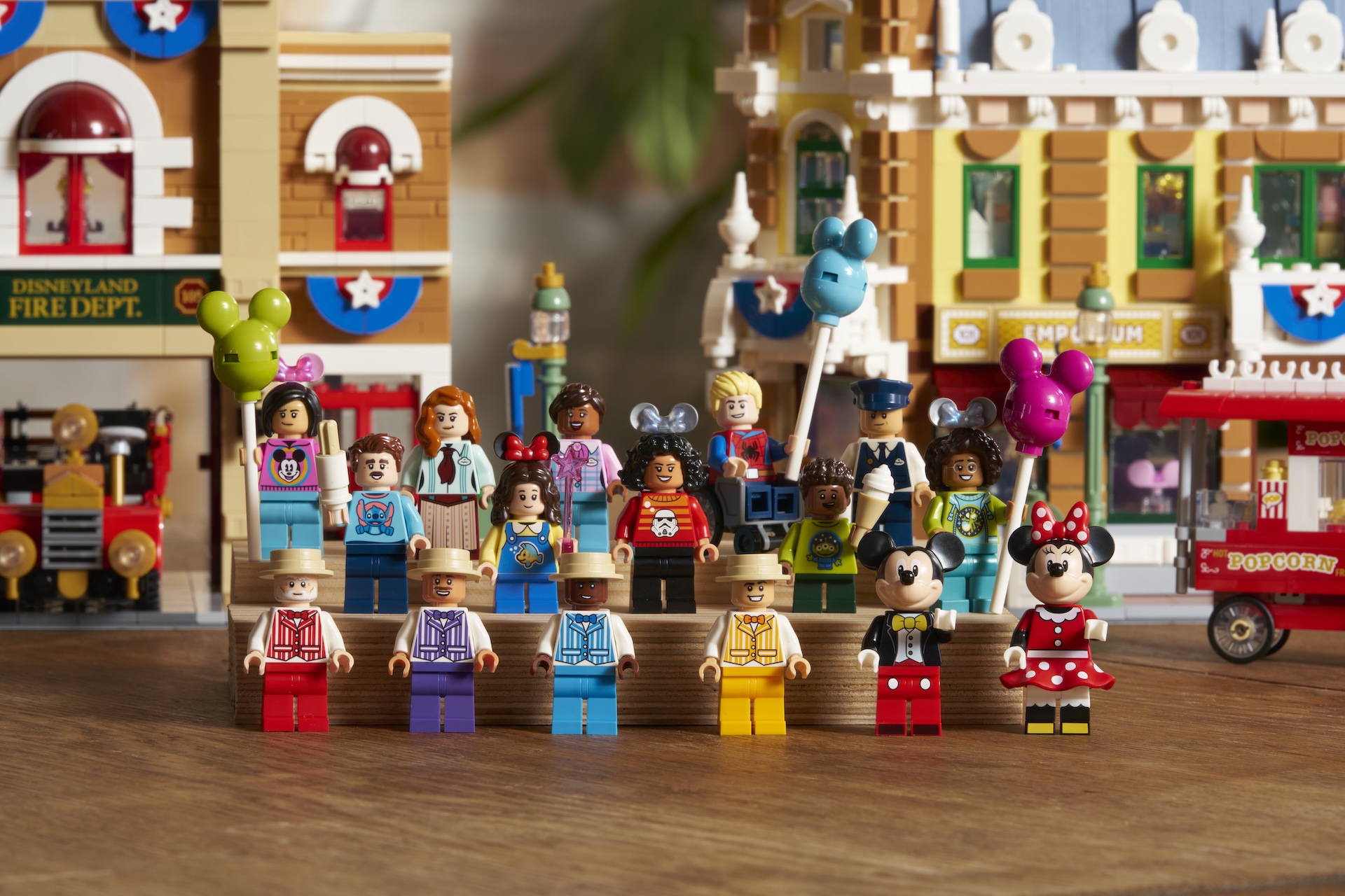 LEGO Disney 43302 Main Street USA-15